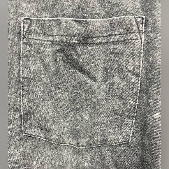 Men’s XL long sleeve - Picture 3 of 3